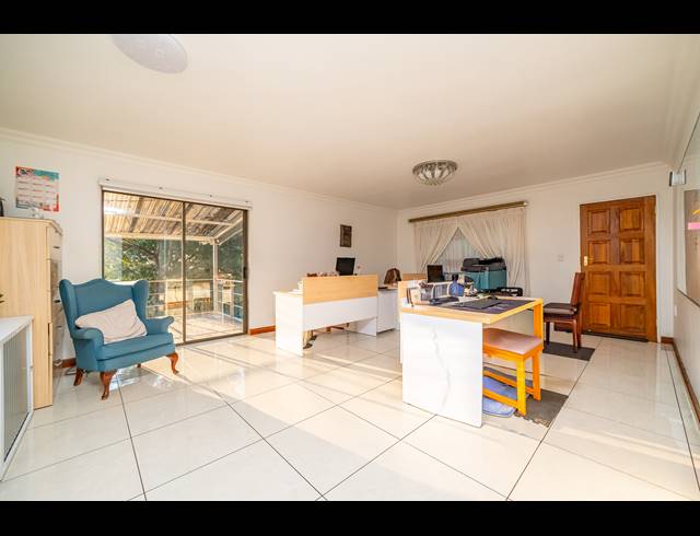 5 BEDROOM FREEHOLD FOR SALE IN NORTHCLIFF